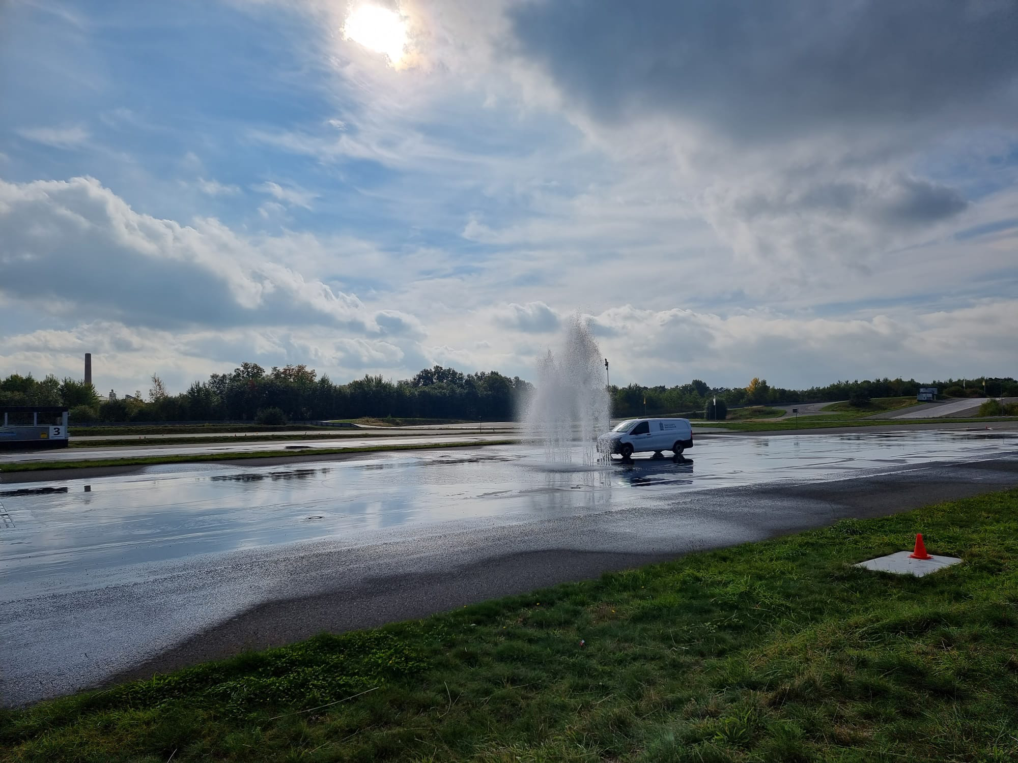 Autofahrt bei Wasser